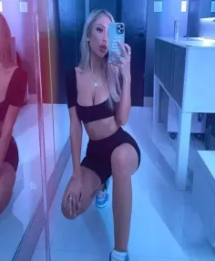 Anabella, Caucasiano