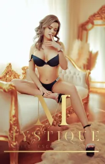 Bella, Caucasien