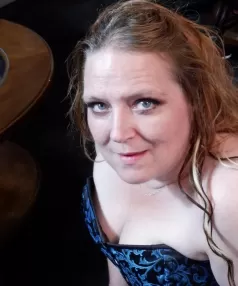 SassySarah11, Kaukasisch