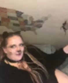 SassySarah11, Kaukasisch