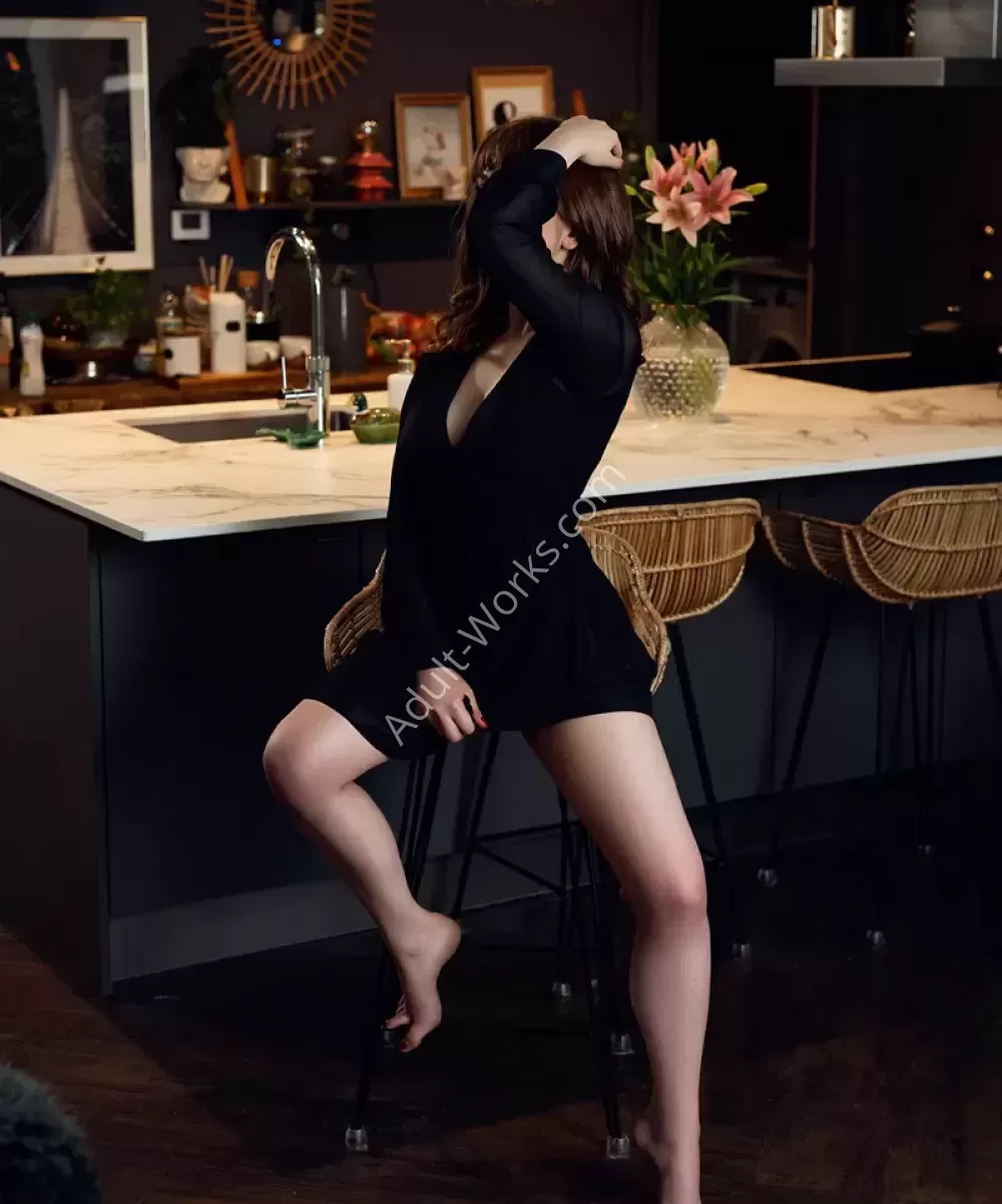 Cara Lorelei, Caucasien