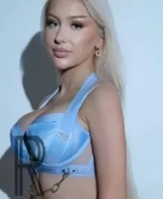 Amber-May, Kaukasisch