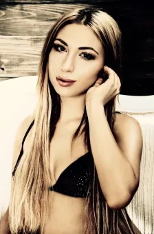  Anna, Mixte