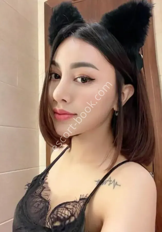Yanni, Asiatique